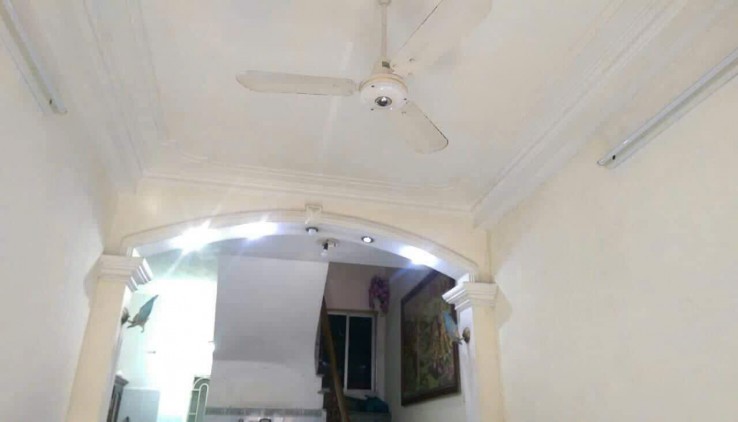 Cho thuê nhà LÀM VP, KD, Ở 4 NGƯỜI ngõ 253  Nguyễn Trãi, 30m, 4 tầng, 2 ngủ, 8.5 Triệu